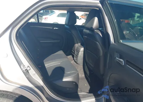 2015 Chrysler 300 Limited z USA, uszkodzony, nr VIN 2C3CCAAG7FH786359